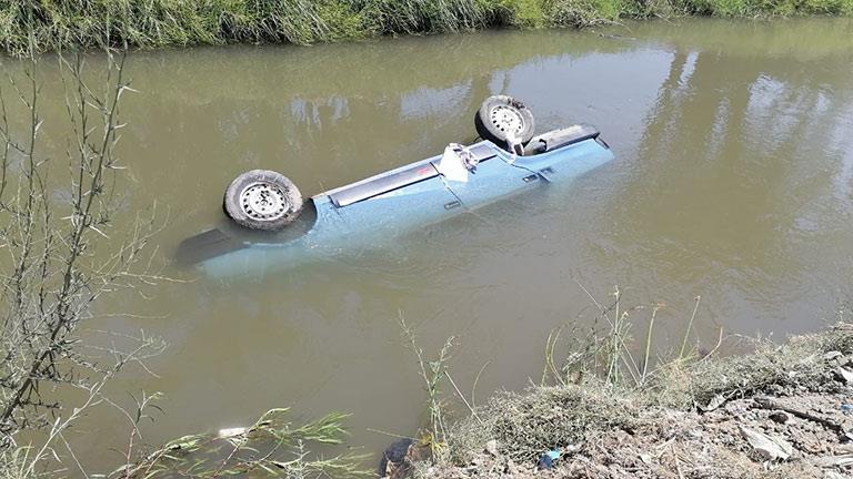 سقوط سيارة بالمياه- أرشيفية 