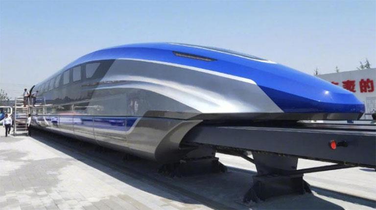 الصين تطلق أول قطار مغناطيسي معلق في الهواء