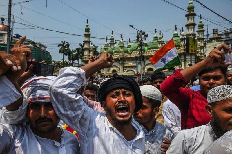 ناشطون مسلمون يتظاهرون في كالكوتا، في يونيو/ حزيرا