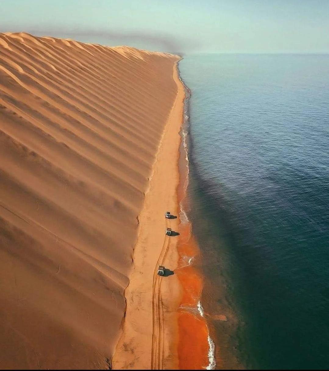 تلال الرمال على سواحل أنجولا