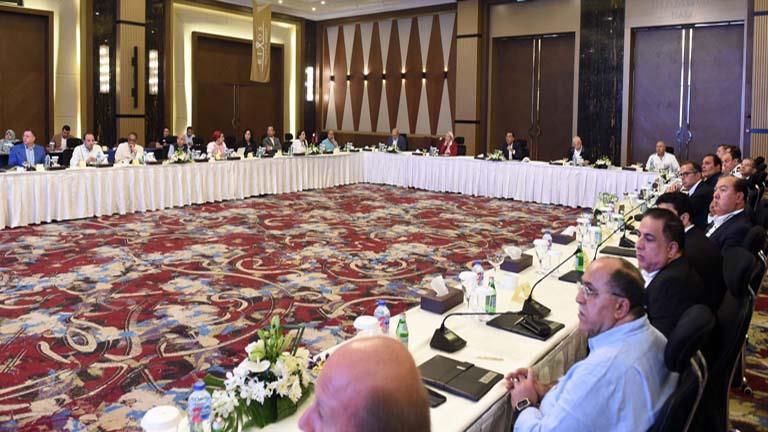 رئيس الوزراء يستعرض نسب تنفيذ المشروعات بشرم الشيخ
