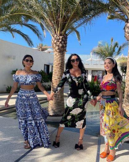 هيفاء وهبي وشقيقاتها