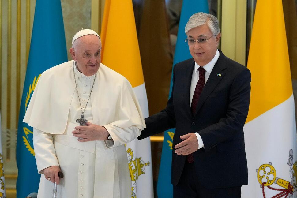 البابا فرنسيس يشارك في مؤتمر الأديان في كازاخستان