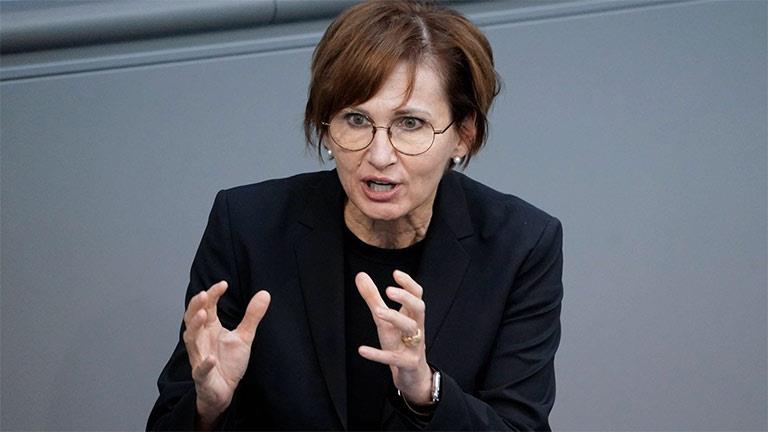 بتينا شتارك-فاتسينجر وزيرة التعليم الألماني