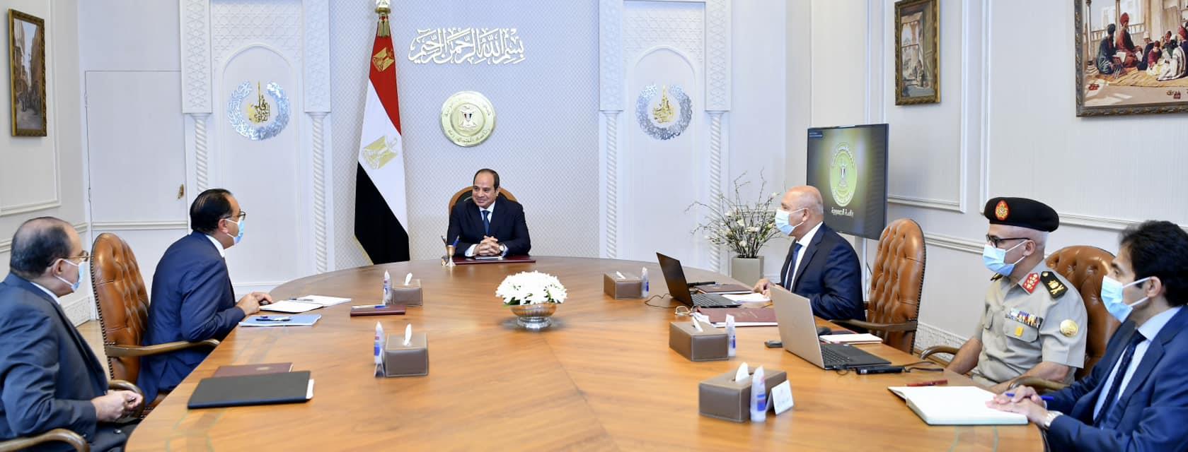 الرئيس عبد الفتاح السيسي يستعرض جهود تطوير ميناء ا