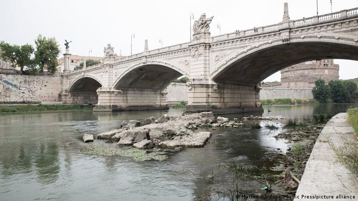 آثار الجفاف على نهر التيبر الإيطالي