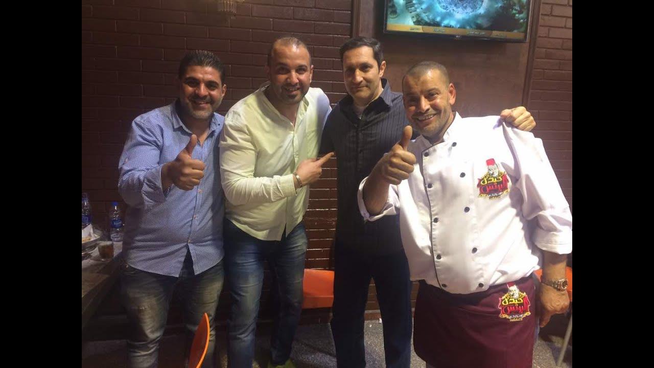 علاء مبارك أثناء زيارة لمطعم البرنس بإمبابة