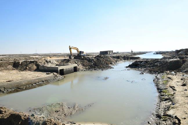 أعمال تنفيذ الأحواض السمكية