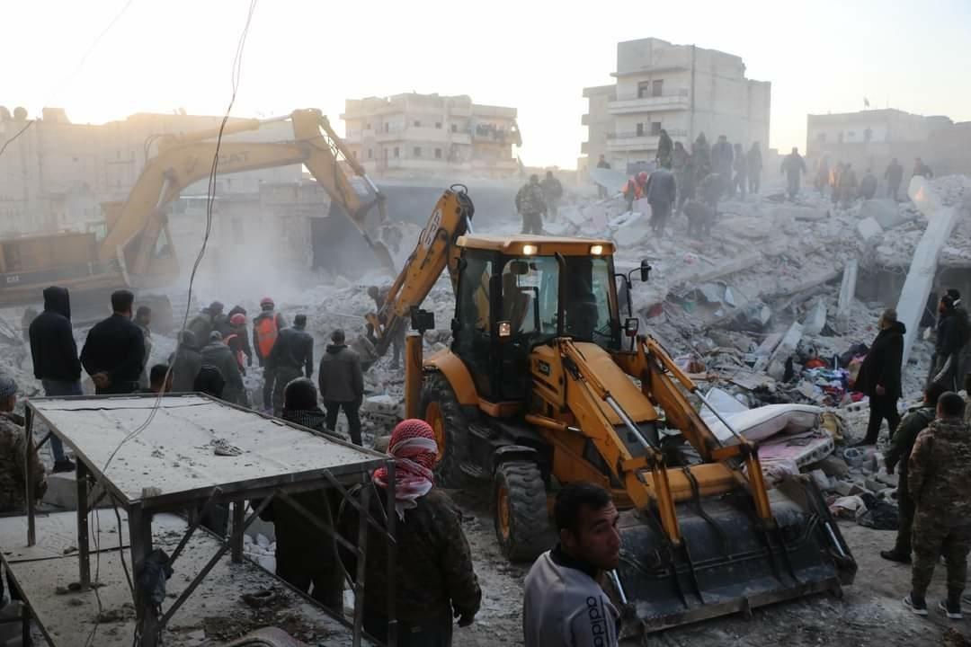 انهيار مبنى في مدينة حلب ارشيفية
