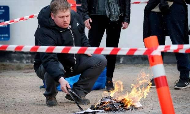 حرق نسخة المصحف أمام السفارة التركية في السويد