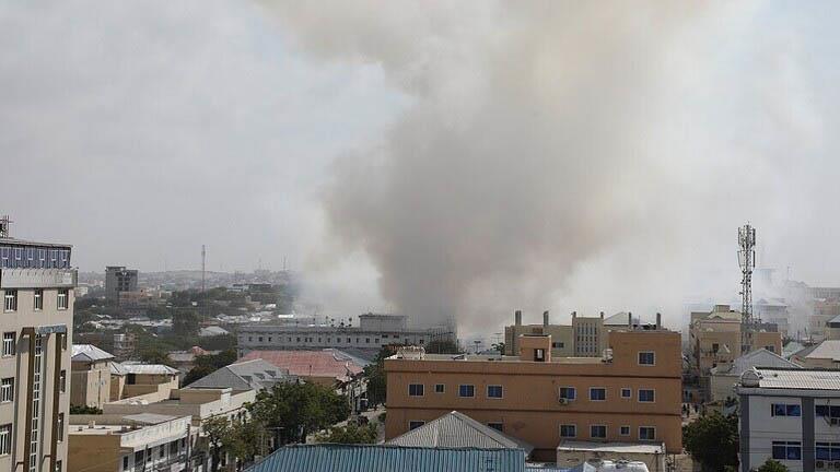 انفجار وإطلاق نار قرب مقر مبنى حكومي في الصومال - 