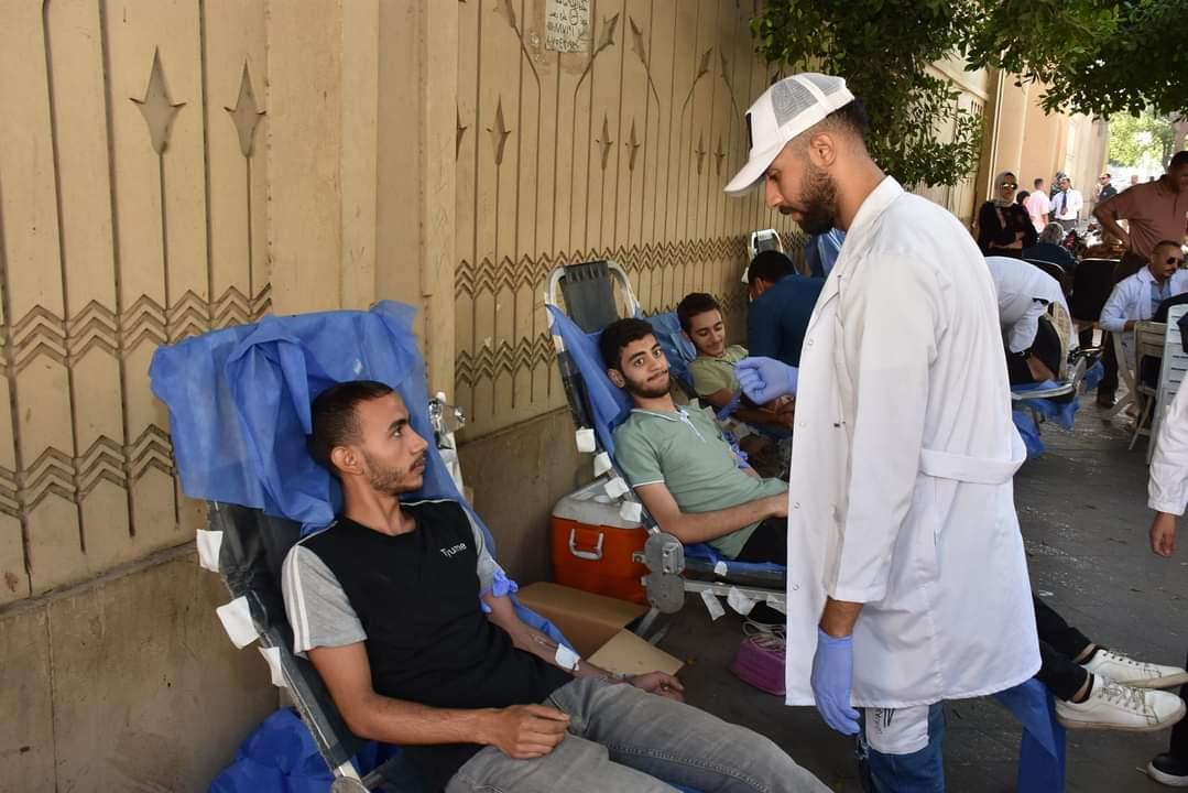 حملة للتبرع بالدم بجامعة عين شمس 