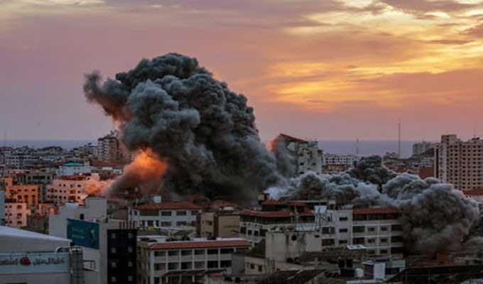 قصف عنيف ومتواصل على غزة