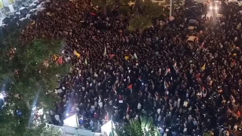 مئات المتظاهرين أمام سفارتي فرنسا وبريطانيا في طهر