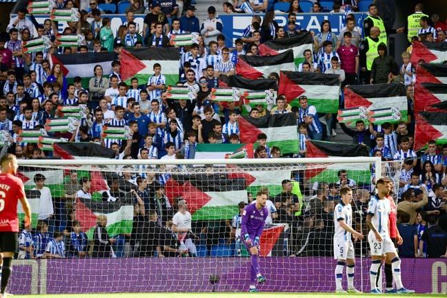 جماهير ريال سوسيداد تساند فلسطين