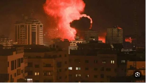 الاحتلال يشن قصفًا على غزة برّا وبحرّا وجوّا