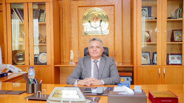 الدكتور أشرف حنيجل رئيس جامعة السويس