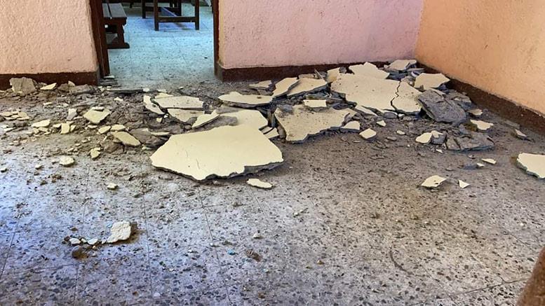 سقوط أجزاء من سقف مدرسة