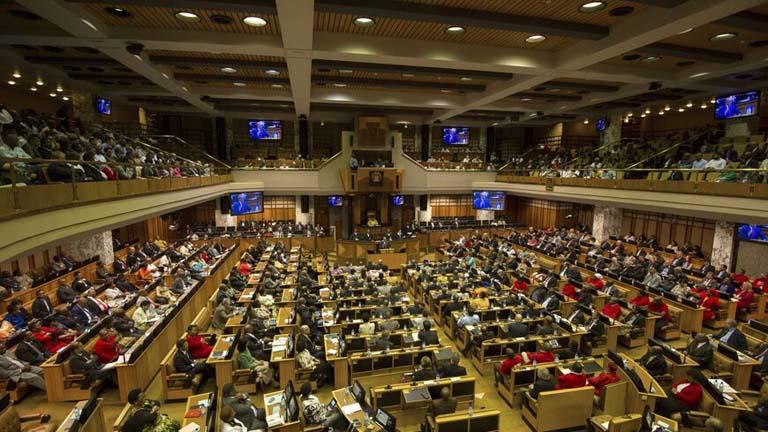 برلمان جنوب إفريقيا يوافق على طرد السفير الإسرائيل