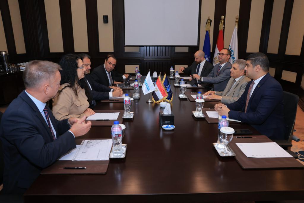 لقاء الفريق ربيع ووفد شركة سيمنز 