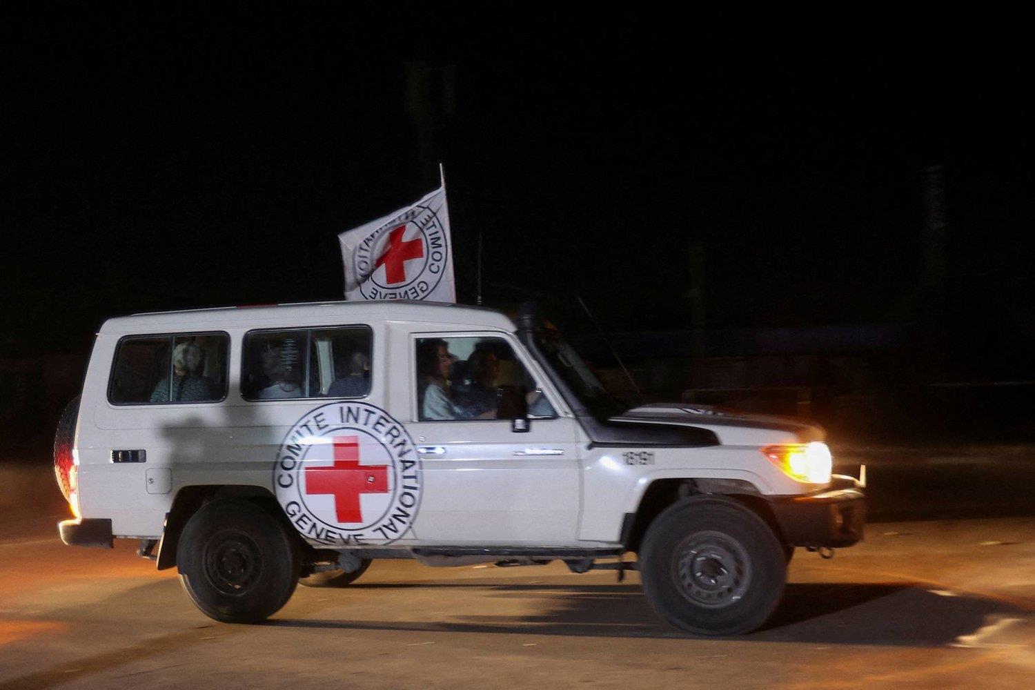 الصليب الأحمر تسلم 11 أسيرة إسرائيلية   أرشيفية