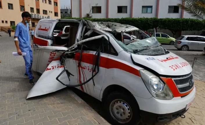 الاحتلال يستهدف سيارة إسعاف تحمل مصابين متجهة لمعب