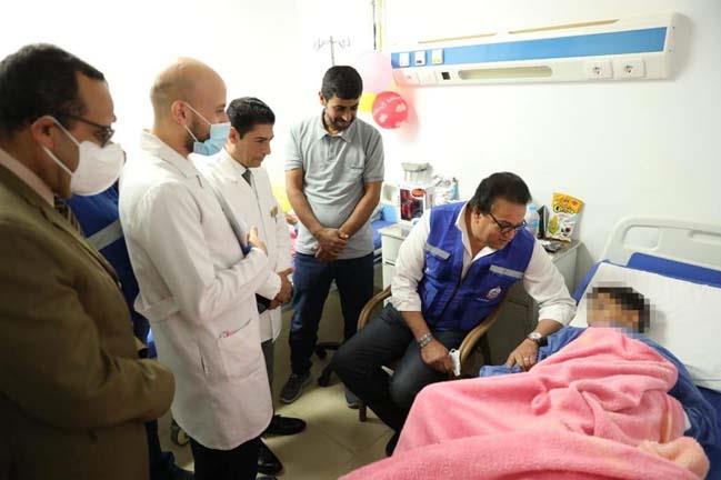 وزير الصحة يزور مصابي غزة 