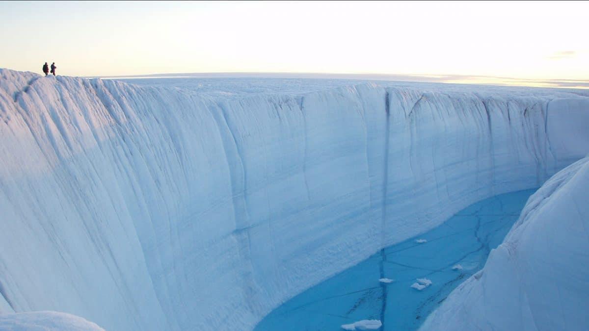 الرفوف الجليدية في جرينلاند تعمل كسدود لمنع تدفق ا