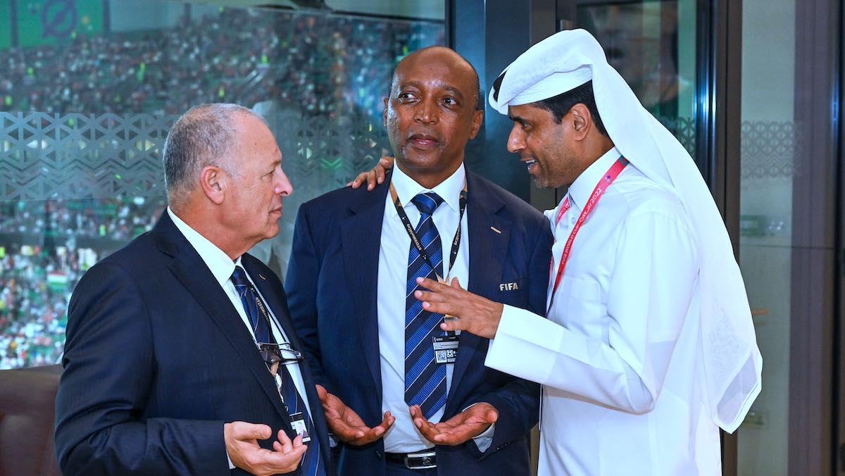رئيس الاتحاد الأفريقي مع هاني أبو ريدة وناصر الخلي