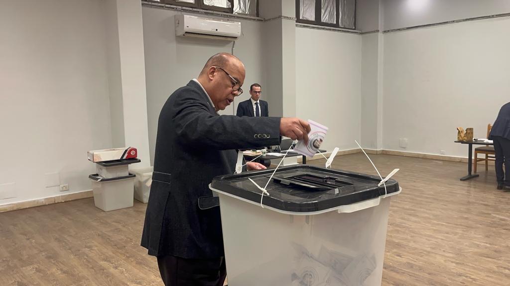 رئيس غرفة القاهرة يدلي بصوته في الانتخابات الرئاسي