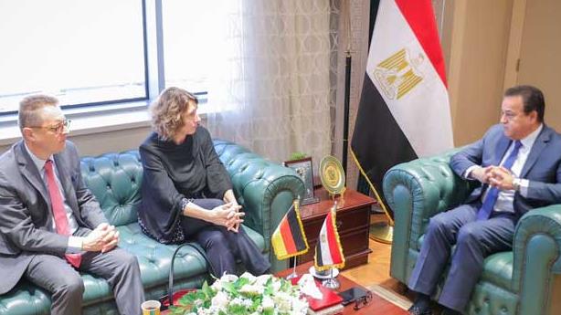 وزير الصحة مع سفير ألمانيا