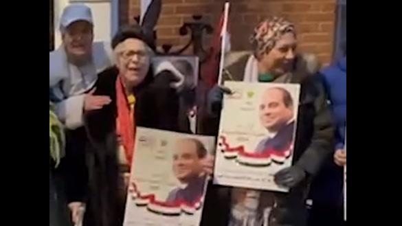 هتافات مؤيدة للسيسي أمام السفارة المصرية بلندن