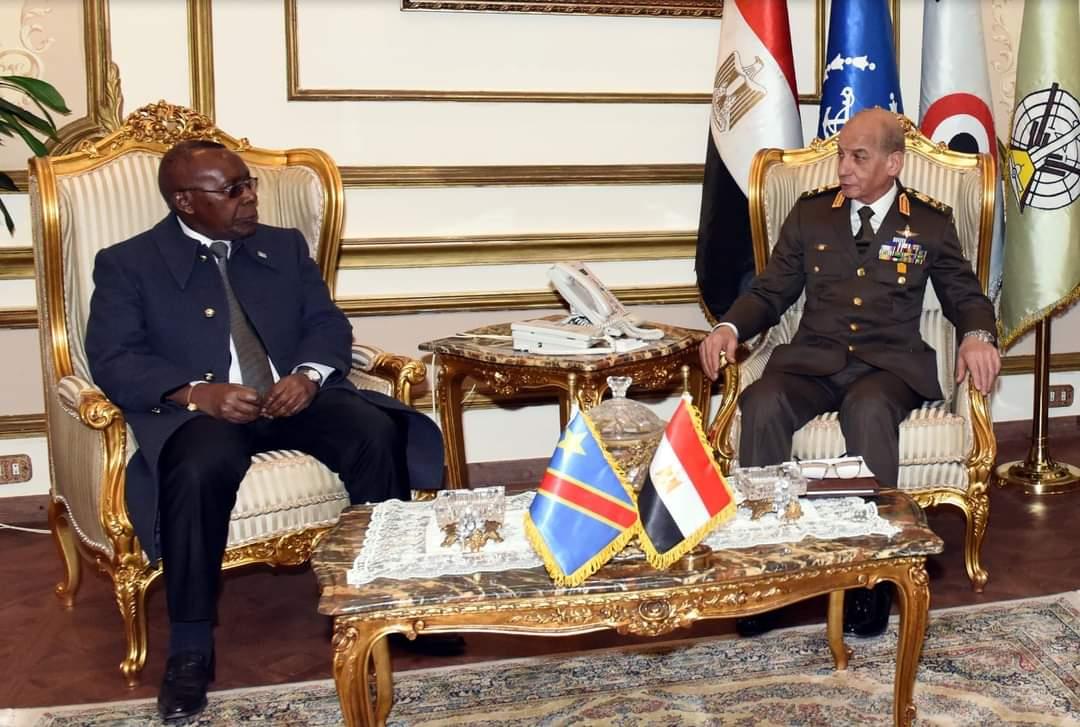 وزير الدفاع يلتقي نظيره الكونغولي