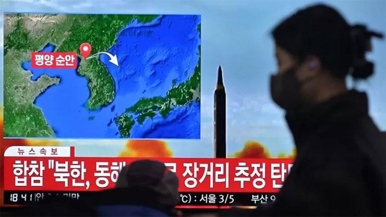 عٌرض اختبار الصاروخ على التلفزيون الرسمي لكوريا ال