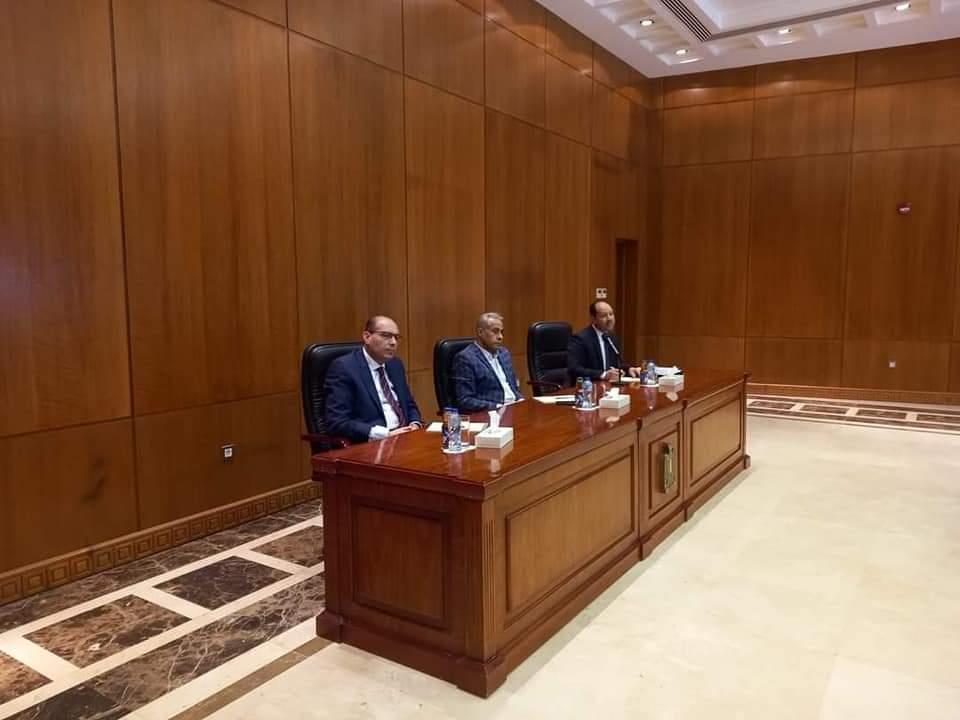 لقاء الوزير حسن شحاتة مع وفد من أبناء العمال والجا