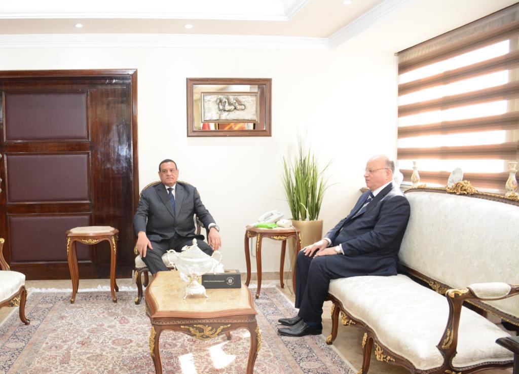 وزير التنمية المحلية يتابع مع محافظ القاهرة منظومة
