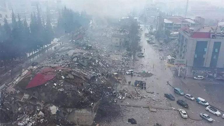 غرق خيام ضحايا الزلزال في تركيا
