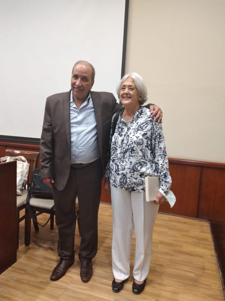 الدكتور طارق النعمان مع حفيدة هدى شعراوي