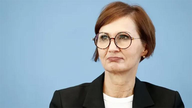 وزيرة التعليم الألمانية بيتينا شتارك واتزينجر