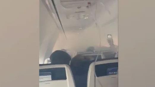 ملأت الطائرة بالدخان من الداخل