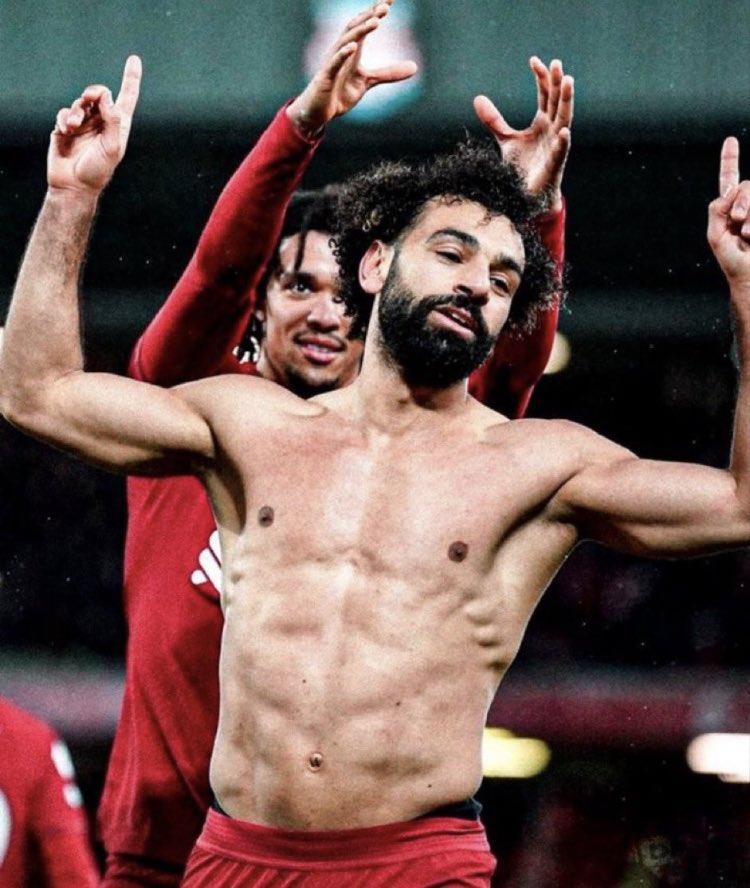 احتفال أرنولد ومحمد صلاح