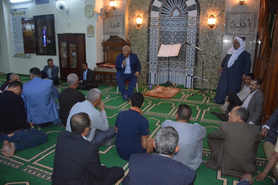 محافظ الوادي الجديد في لقاء جماهيري داخل مسجد