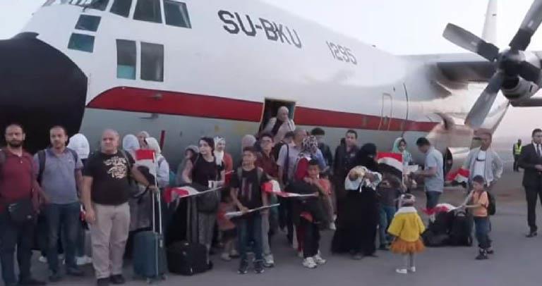 استقبال المصريين العائدين من السودان