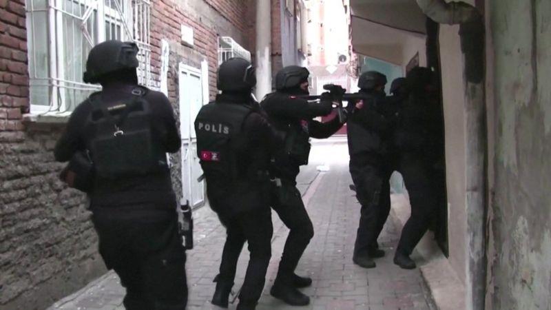 الشرطة التركية تداهم 21 محافظة بما في ذلك مدينة دي