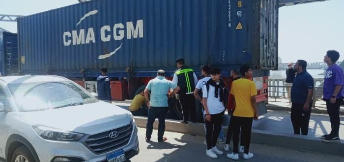 تريلا بكونتينر اتحشرت