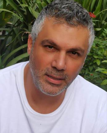 المطرب اللبناني فارس كرم