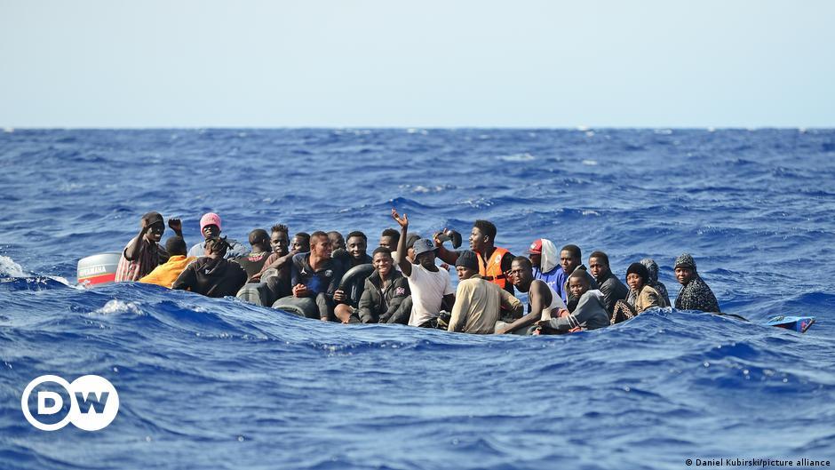 سفينة ألمانية تنقذ 36 مهاجرا في البحر المتوسط   أر
