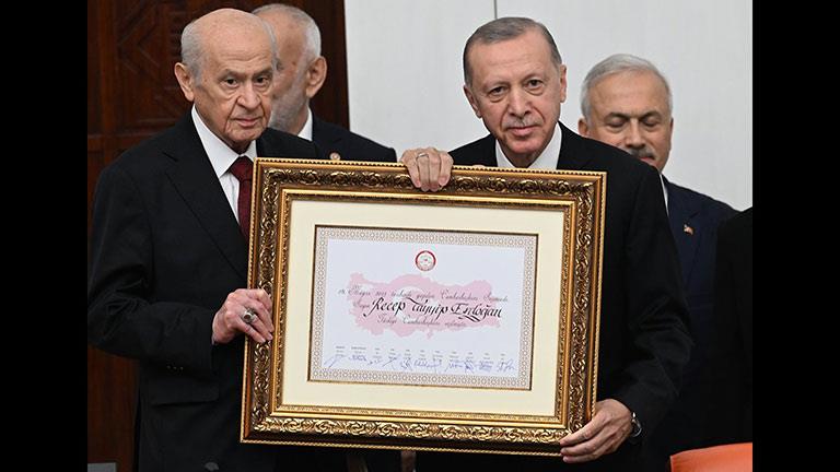 أردوغان يتسلم وثيقة التنصيب من أجل تدشين ولاية جدي