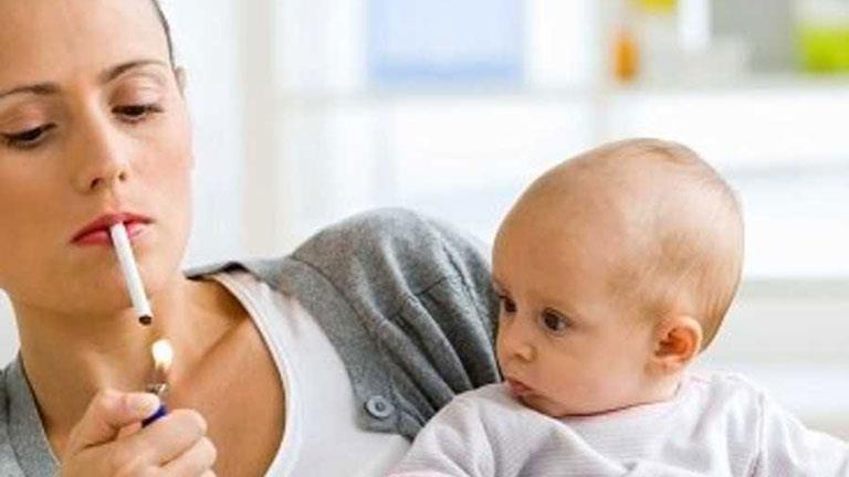 ماذا يفعل التدخين أثناء الرضاعة في طفلك؟