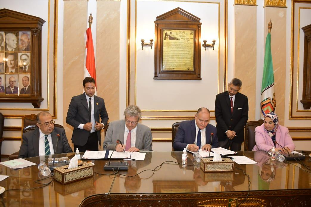 اتفاقية بين طب القاهرة وجامعة باريس